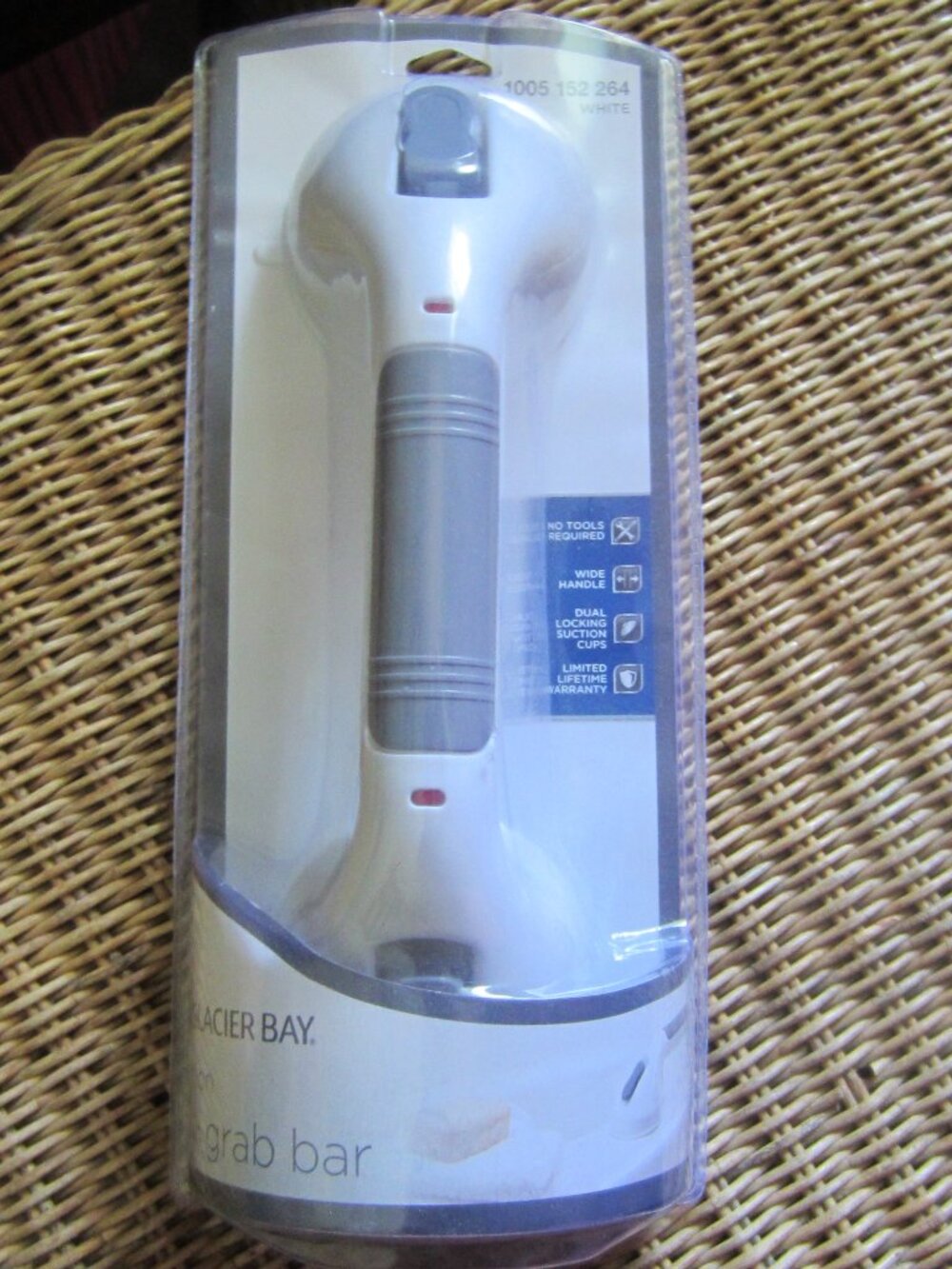 NWT/12 inch Suction Cup Grab Bar/Glacier Bay